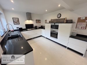 Kitchen- click for photo gallery